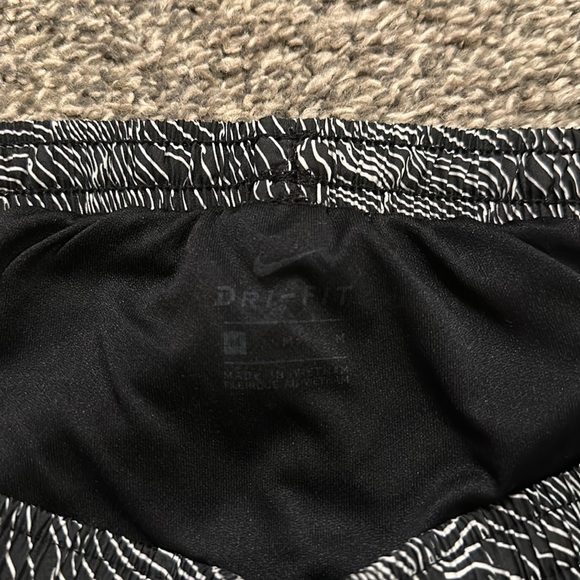 Nike running shorts - Picture 5 of 7